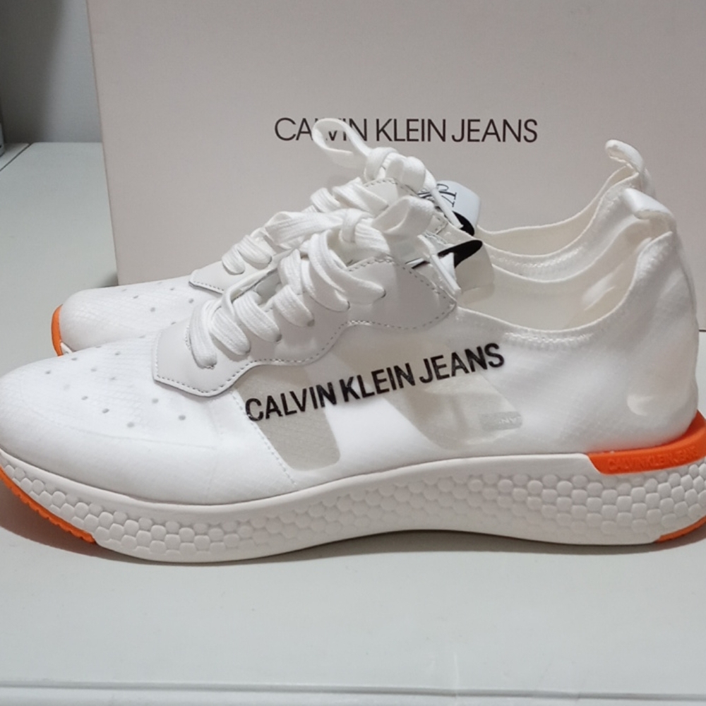 COPY - NIB. Calvin Klein Sneakers